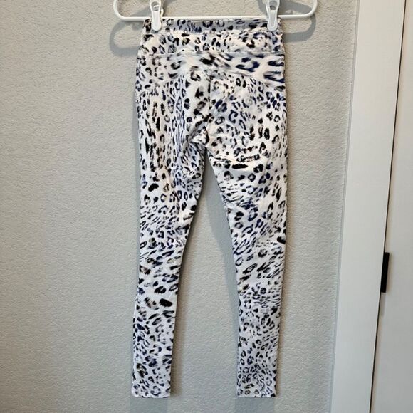 Varley Bicknell White Blue Leopard Animal Print Mesh Leggings - Size XS - EUC - Picture 7 of 8